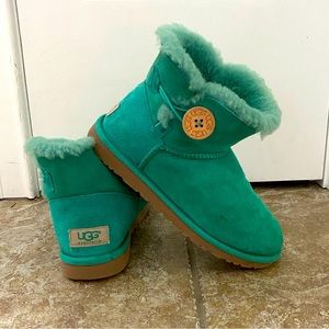 UGG boots low top, side button